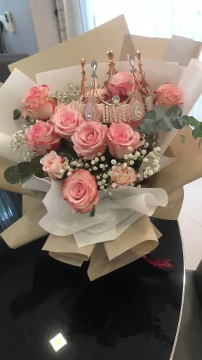 Rose Bouquet with Crown 👑