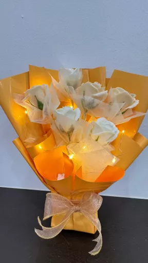 Golden Glow White & Champagne Soap Rose Bouquet with Fairy Lights 金色暖光白色＆香槟色香皂玫瑰花束