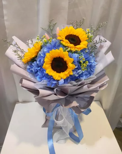 SUN FLOWER WITH HYDRANGEA