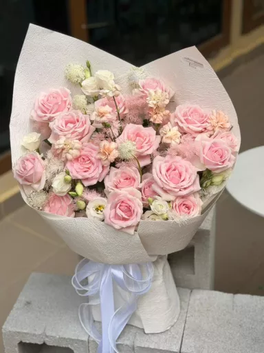 Blush Garden Rose Bouquet (Fresh Flower)