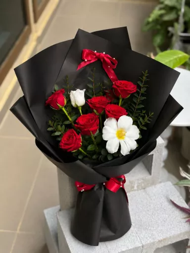 Midnight Romance Bouquet (Fresh Flower)