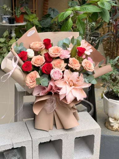 Blushing Romance (Fresh Flower)