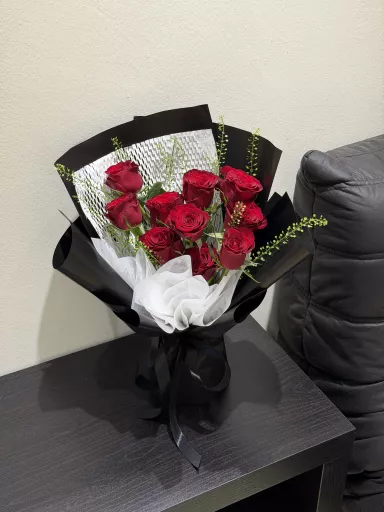 Classic red roses bouquet 🌹