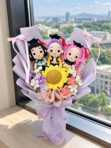 Handmade Crochet Huntrix K-Pop Demon Hunters Graduation Doll 猎魔女团毕业花束