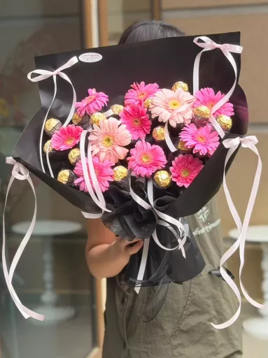 Blush Chocolate Bloom Bouquet (Fresh Flower)