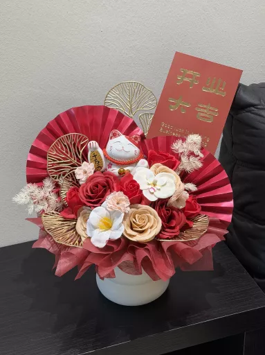 Prosperity Fortune Cat 🎁  (Soap Flowers)