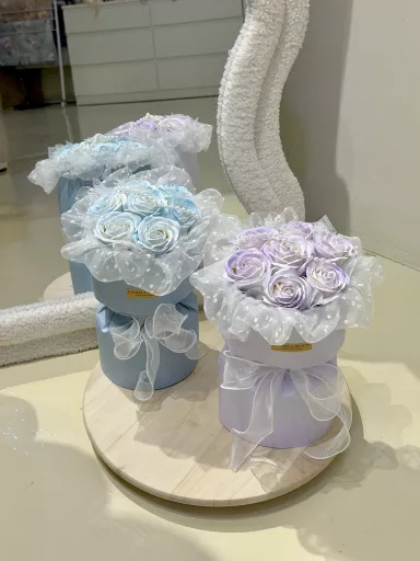 7 Premium Soap Flowers Adorned with Pearl Accessories